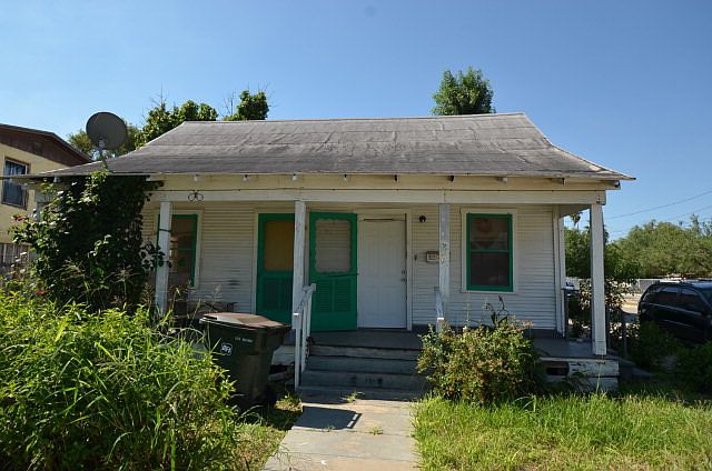 1st image of 902 E Jefferson St