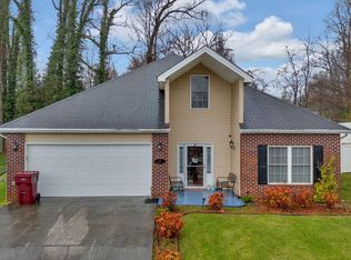 34 Bedding Pl, Johnson City, TN 37604