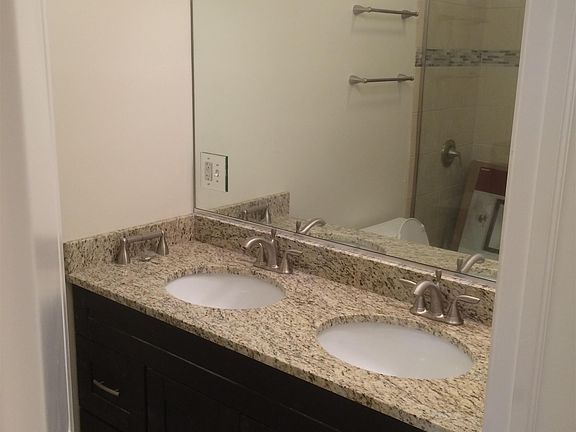 4th image of 1458 N Maplewood Ave #1