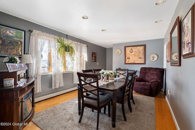 5th image of 44 Braintree Street