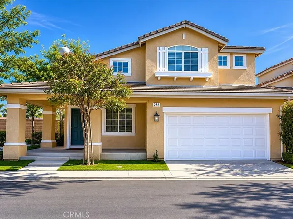 292 Edgemire Ln, Simi Valley, CA 93065