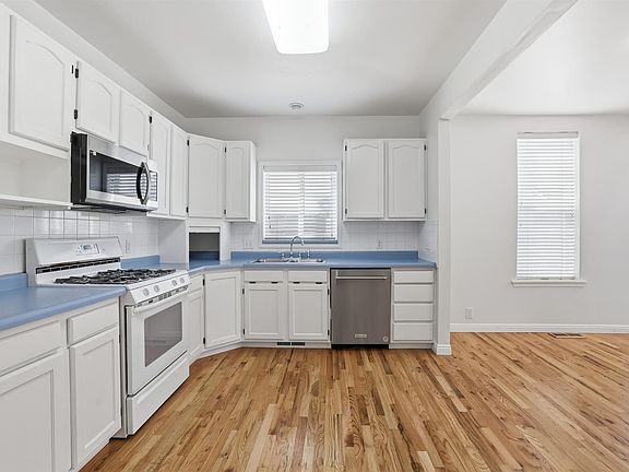 5th image of 255 E 400 S