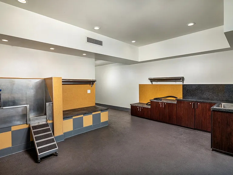 Latitude 33 — Photo 30