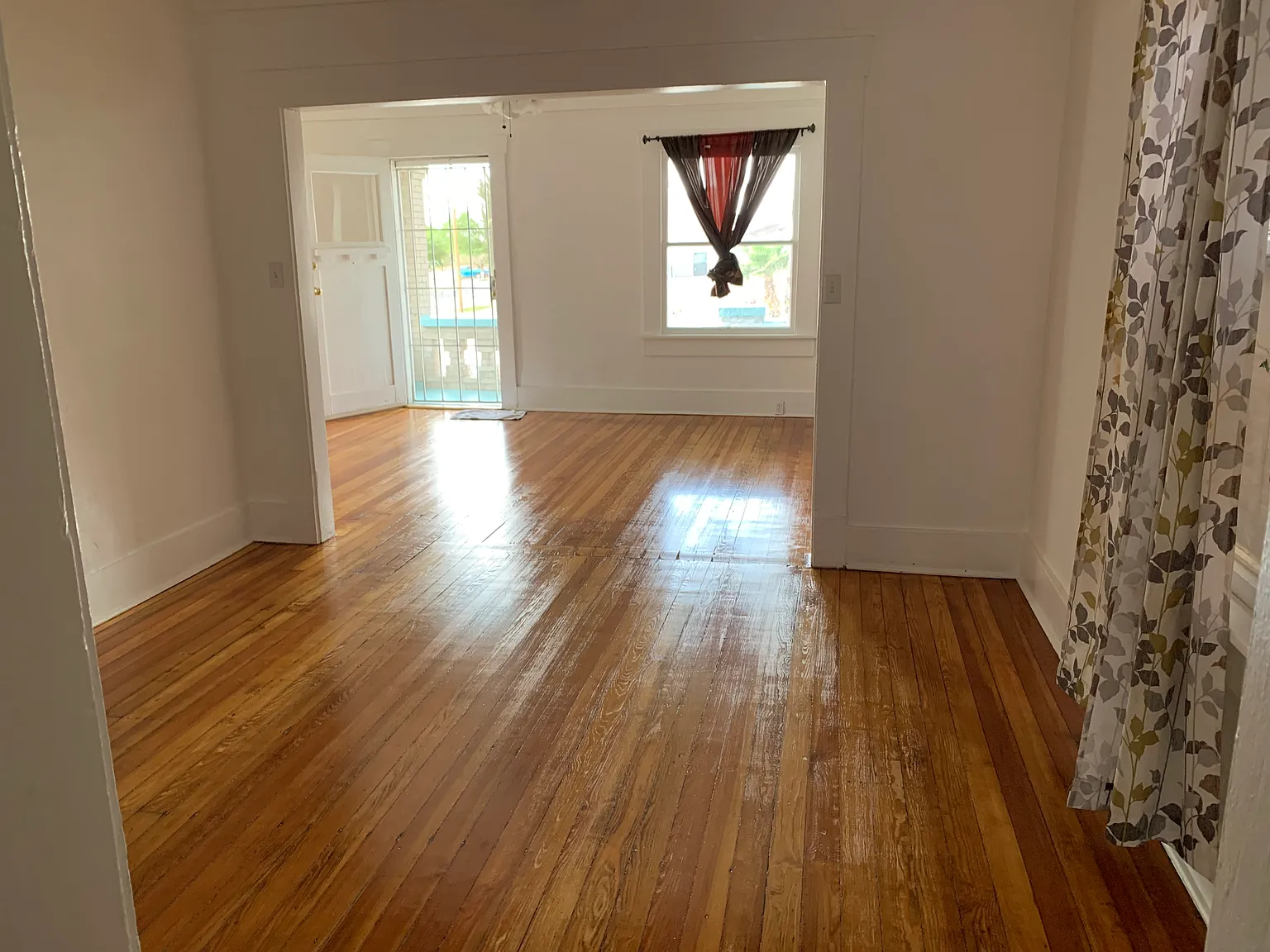 2 bed, 720 sqft, $950 — Photo 2