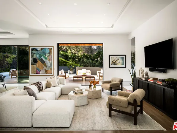 17335 Tramonto Dr, Pacific Palisades, CA 90272