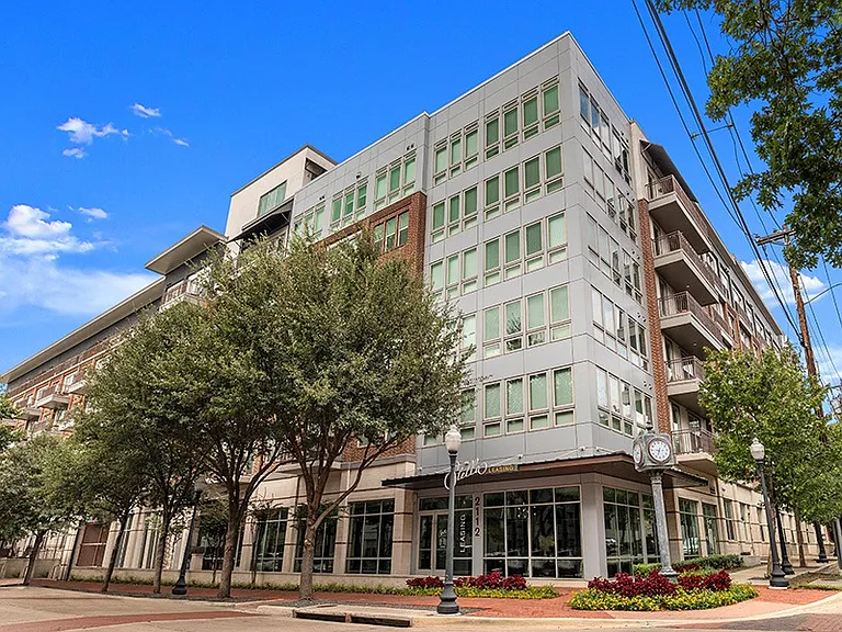 Stella Apartments is located in Uptown Dallas' State Thomas neighborhood