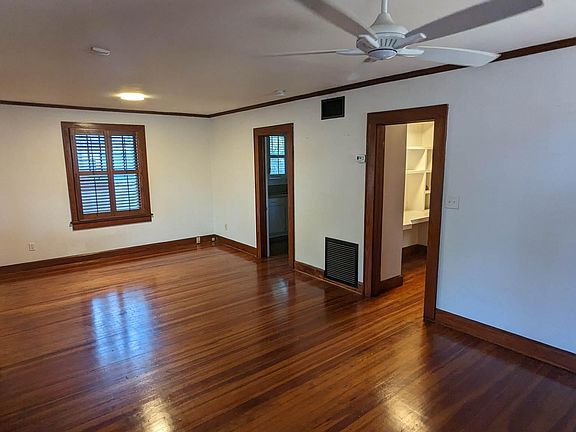 4th image of 930 Crescent Lake Dr N
