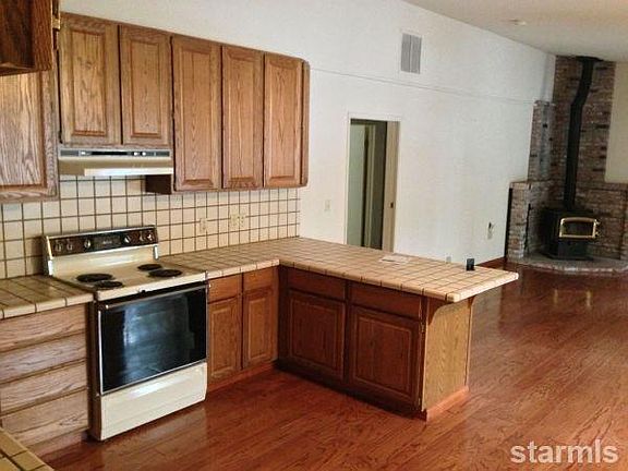 3rd image of 542 Cayuga Cir