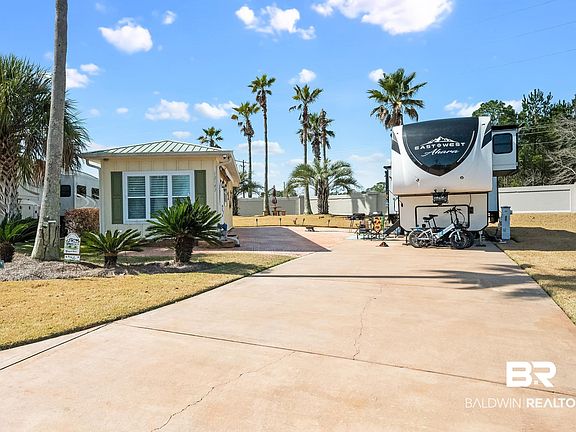 5th image of 12143 Gateway Dr