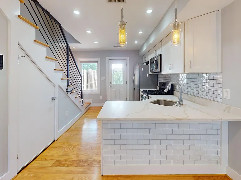 1530 Levis St NE — Photo 5