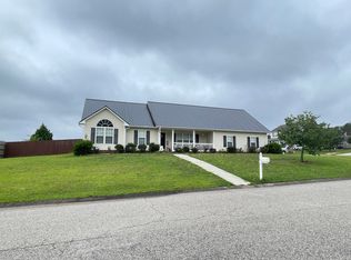 615 Sunpointe Dr, Hope Mills, NC 28348