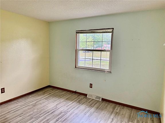 4th image of 2202 N Kathy Ln