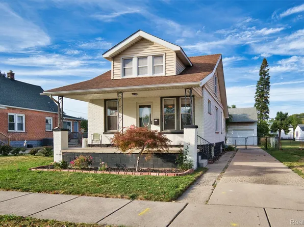 7335 Gronow Ave, Center Line, MI 48015