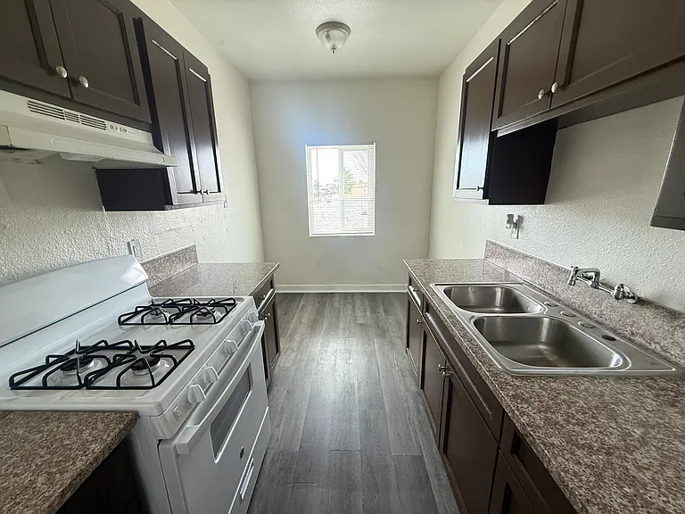 329 W Magnolia St #6 — Photo 10