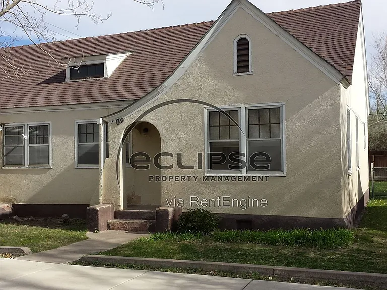 909 3rd St — Photo 3