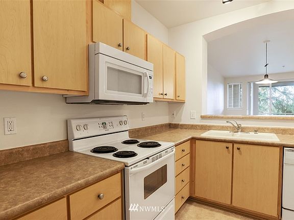 2nd image of 13301 SE 79th Pl Unit B406