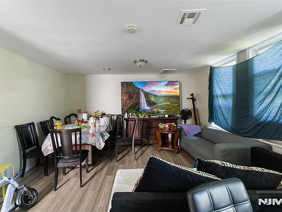 4th image of 936 S 19th Street