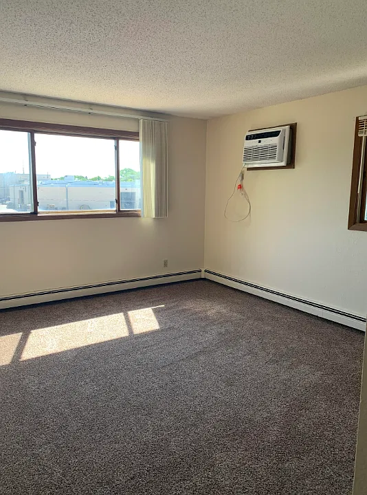 2 bed, 685 sqft, $880 — Photo 3
