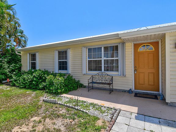 4th image of 2808 SE Buccaneer Cir