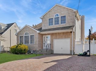 115 Schley Avenue, Albertson, NY 11507