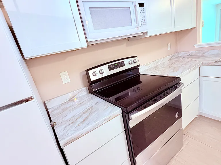 20313 Beaconfield Ter #B2 — Photo 14
