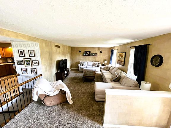 4th image of 35 Connie Ln