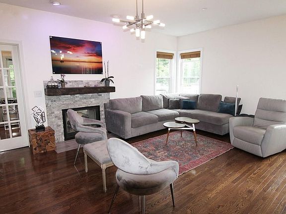 3rd image of 10 Maple Ridge Dr #10