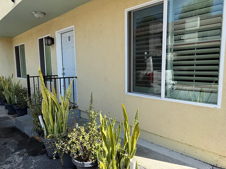 1702 S Mayflower Ave #U — Photo 2