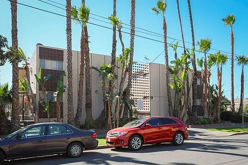 Spacious Units available - Great Location! -- Hollywood