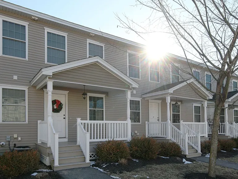 Amy's Commons — Photo 2