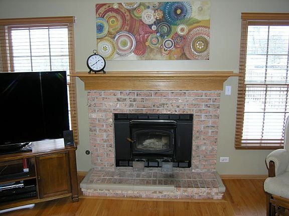 5th image of 1040 N Yale Ave