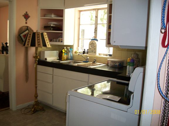 3rd image of 1114 E Grimes St