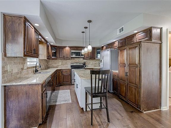 2nd image of 8040 Acuff Ln