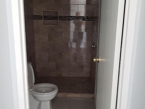 3rd image of 309 Bronze Ave