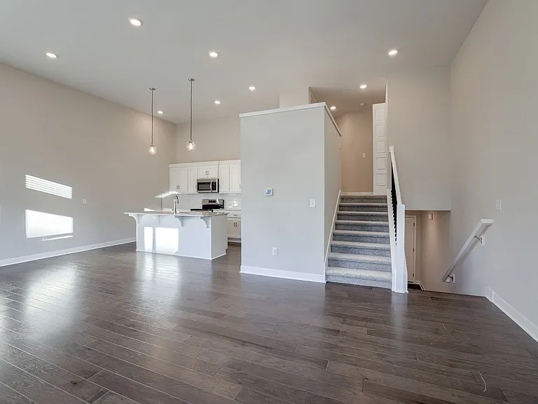 3735 SW Clayton Pl — Photo 4