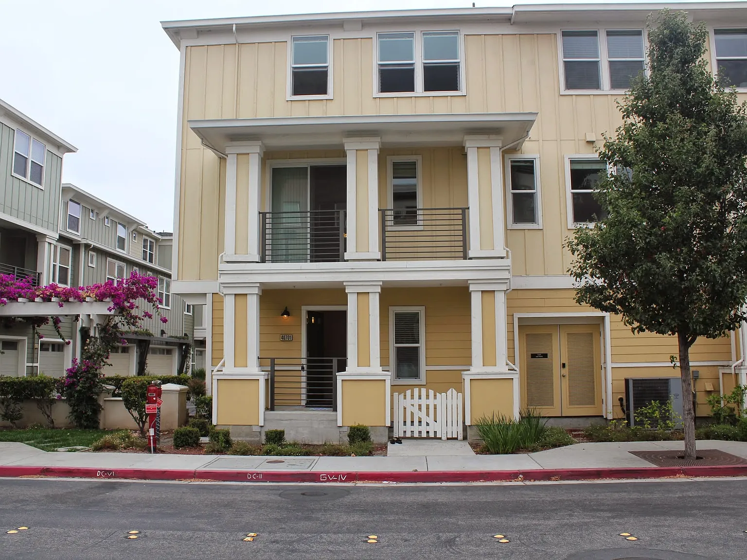 3 bed, 2.5 bath, 1508 sqft, $4,200 — Photo 1