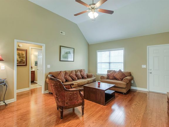 5th image of 1042 Coral Dr