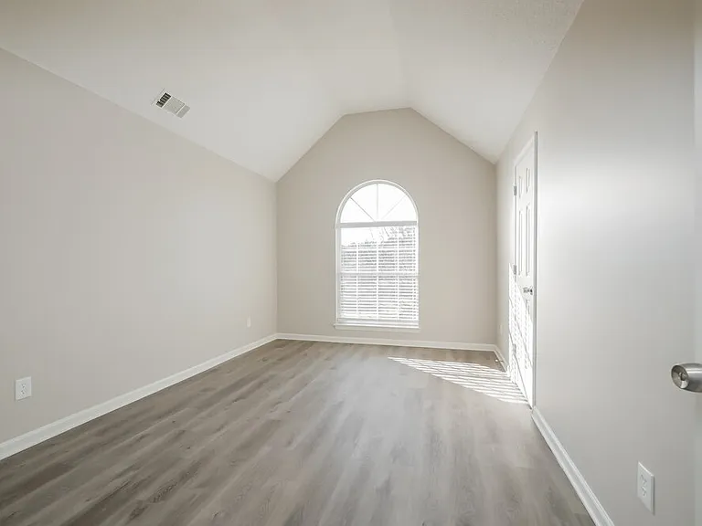 898 Tara Bnd — Photo 14