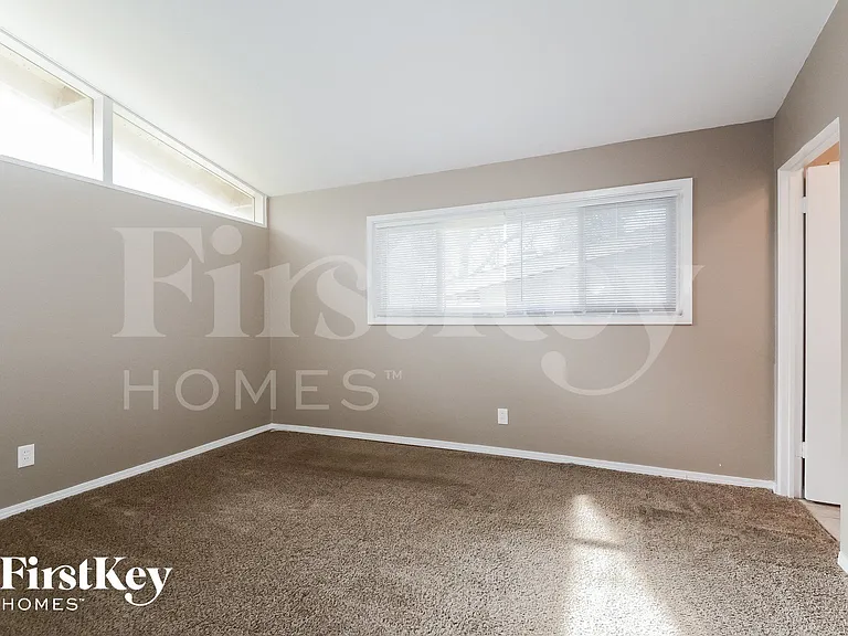 2405 Brook Dr — Photo 9
