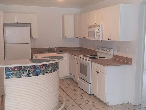 3rd image of 2428 Milton Ave S