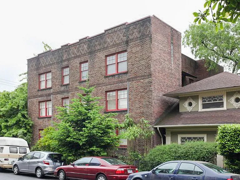 Huntington Arms - Located on the west slope of Capitol Hill — Photo 2