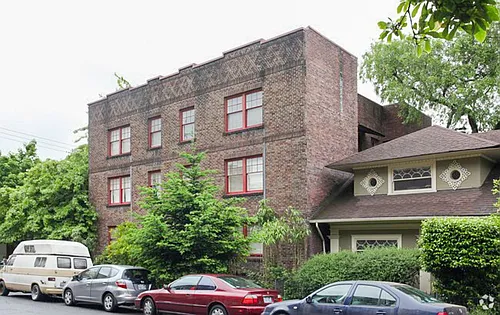 616 E Thomas St Photo 1