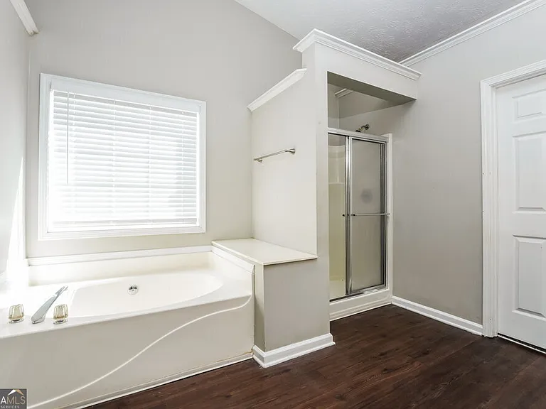 920 Glen Oaks Ln — Photo 13