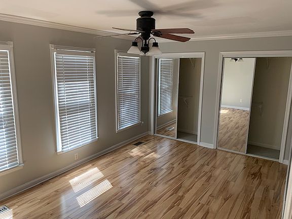 Primary Bedrm w/ ensuite