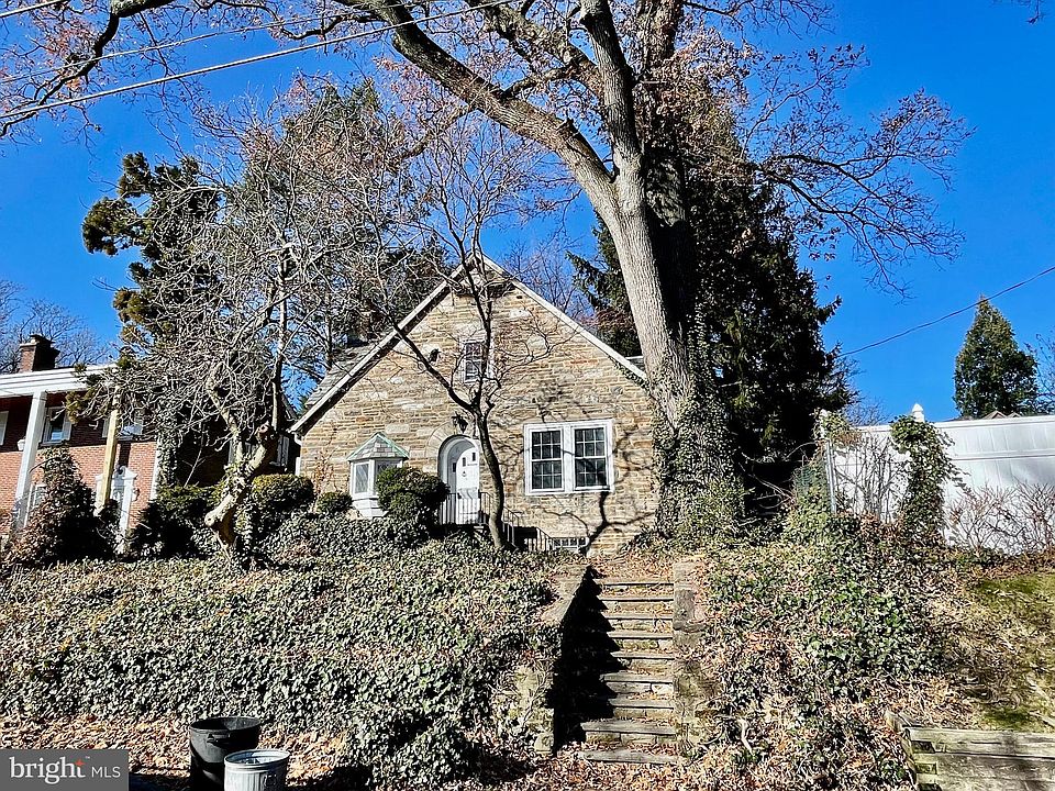 1st image of 835 E Phil Ellena St