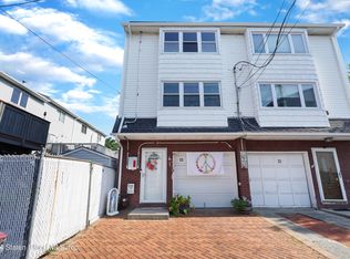 33 Avon Ln, Staten Island, NY 10314