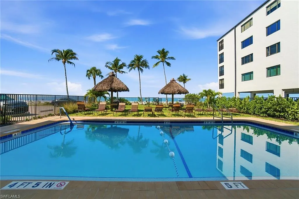 2 bed, 1.5 bath, 871 sqft, $9,250 — Photo 3