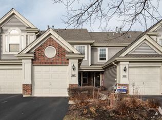 1067 Talbots Ln, Elk Grove Village, IL 60007