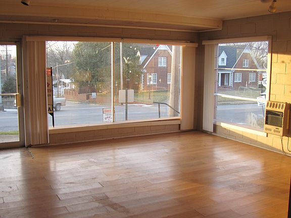 3rd image of 110 N. Court St.