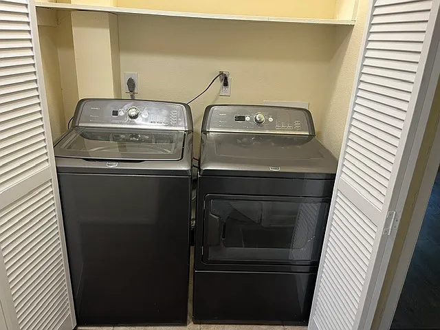 Washer/dryer in the corridor